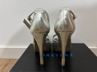 Tacones de fiesta plateados