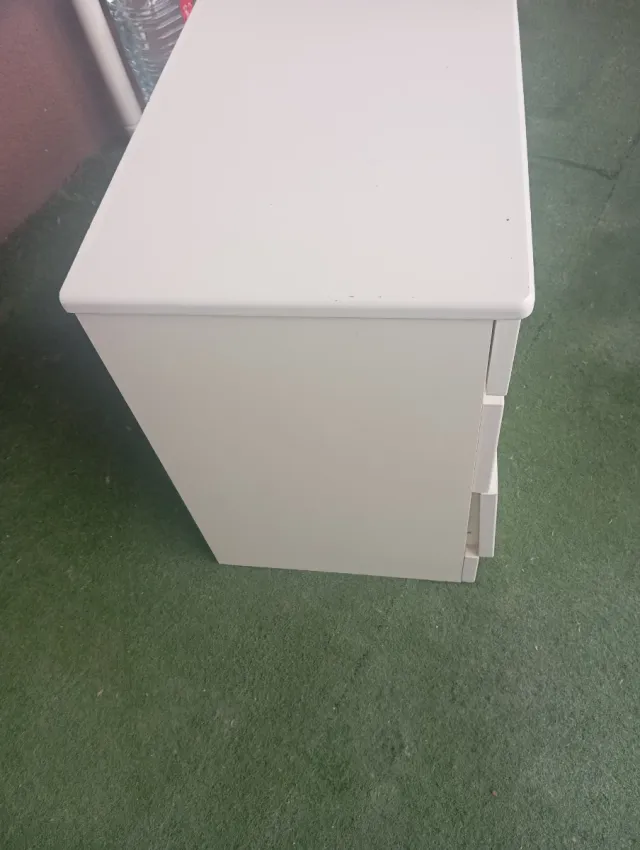 Mesita de noche de madera maciza