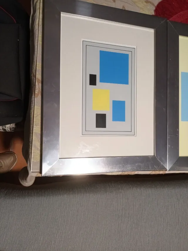 Dos cuadros decorativos abstractos,