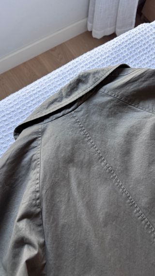 Gabardina Pull&Bear verde