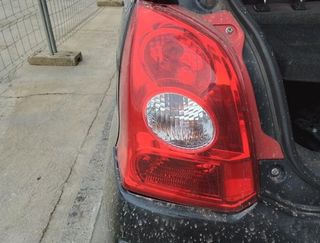 5159526 piloto trasero izquierdo nissan pix0 (uao)