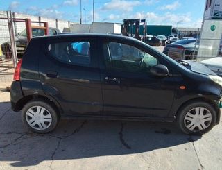 5159526 piloto trasero izquierdo nissan pix0 (uao)