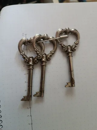 Tre chiavi decorative antiche