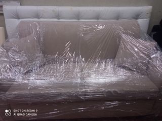 Divano in pelle beige e bianco