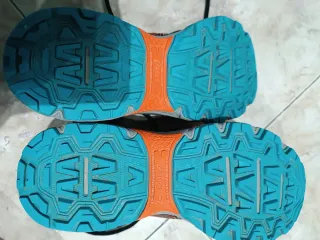 Deportivas Asics Negras Talla 37.5 seminuevas