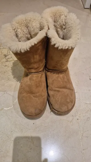 Botas UGG Marrones con Lazos