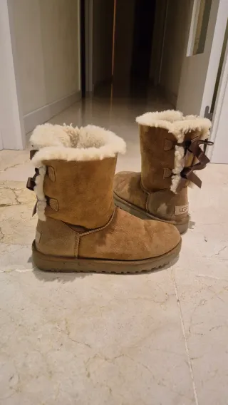 Botas UGG Marrones con Lazos