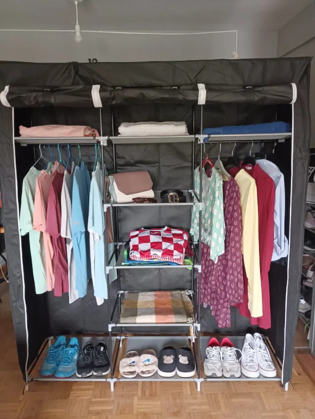 SPOGLIATOIO IN TESSUTO NERO