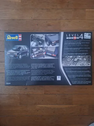 Maqueta Revell Volkswagen Golf GTI 1:24