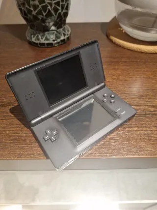 Nintendo DS Lite Negra + 4 Juegos