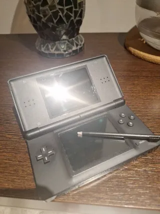 Nintendo DS Lite Negra + 4 Juegos