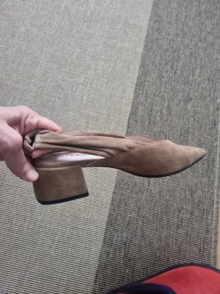 Zapatos Uterqüe ante destalonados