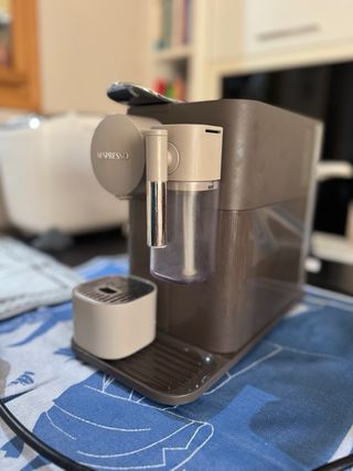 Cafetera Nespresso Lattissima One DeLonghi