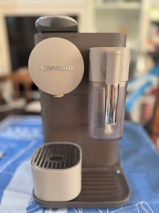 Cafetera Nespresso Lattissima One DeLonghi