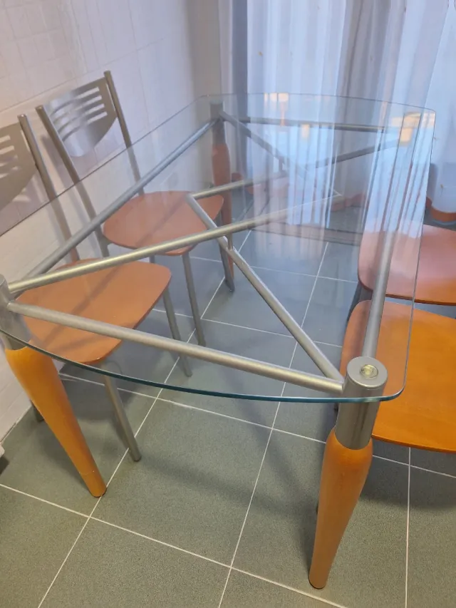 Mesa de cocina cristal y 4 sillas