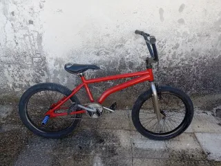 Bicicleta BMX Roja