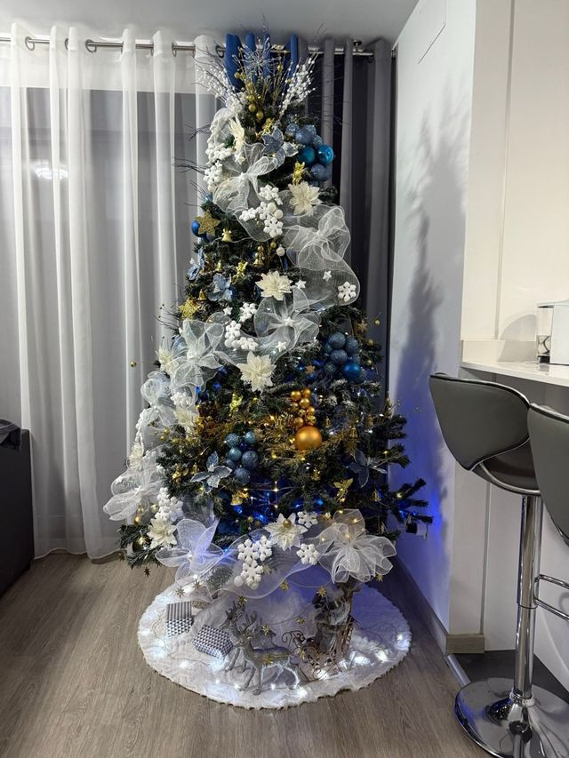 Árbol de Navidad. Sin decoración.