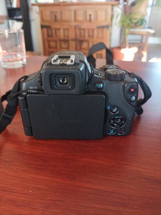 Fotocamera digitale Canon con accessori