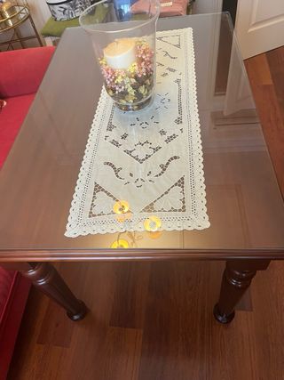Mesa de comedor de madera