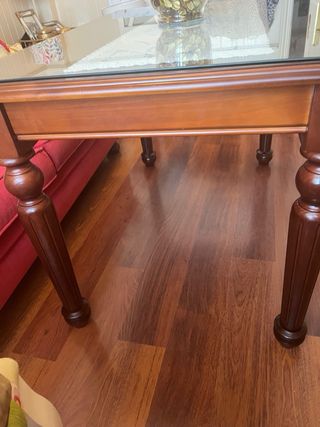 Mesa de comedor de madera