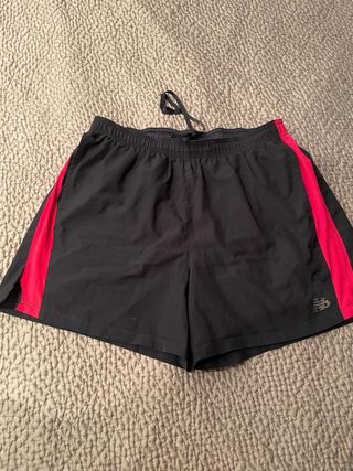 Shorts New Balance Negro y Rojo