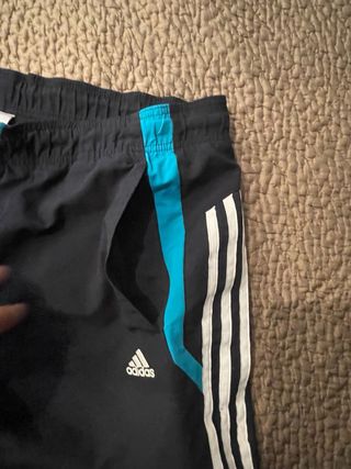 Pantalones cortos Adidas negros y azules