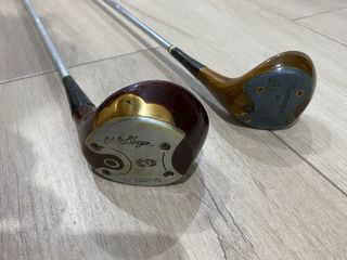 Lote palos de golf con carretilla.