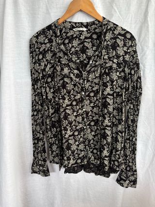 Blusa Stradivarius floral manga larga