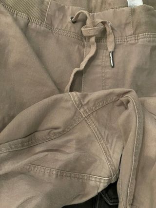 Lote de 2 pantalones cargo beige y verde oliva
