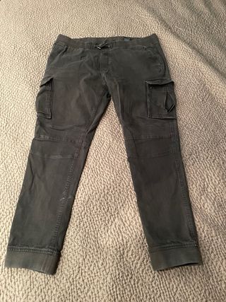 Lote de 2 pantalones cargo beige y verde oliva