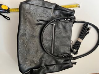 Borsa nera con borchie