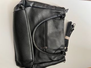 Borsa nera con borchie