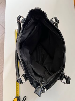 Borsa nera con borchie