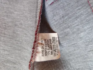 Chaqueta burdeos con botones