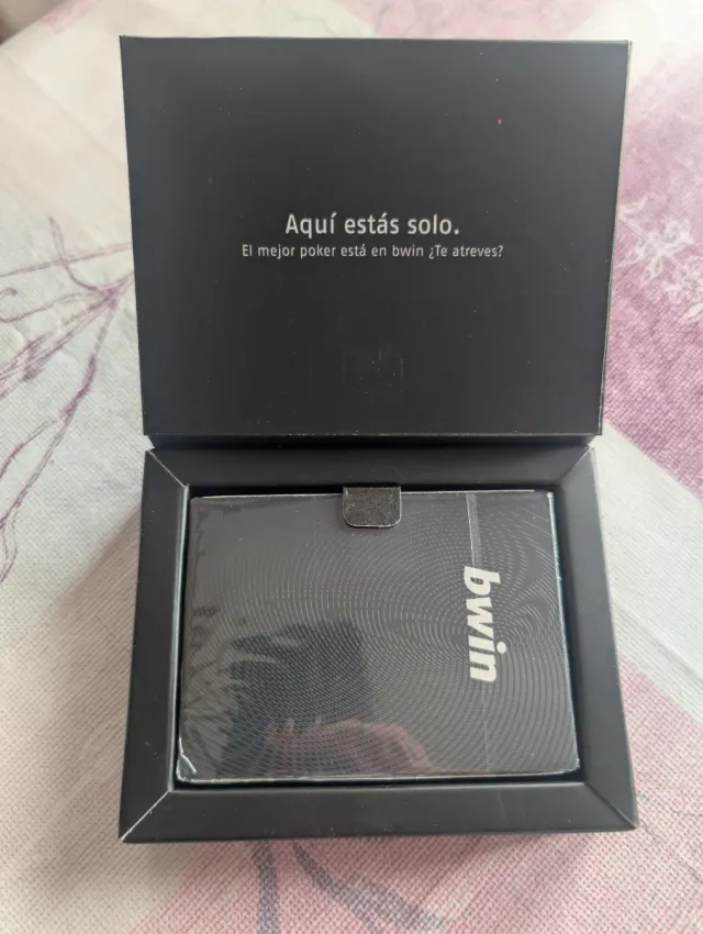 2 mazzi di carte Estrellas Poker Tour e 1 Bwin