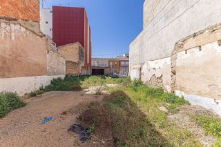 Terreno en venta en El Castellar-L´Oliveral en Valencia