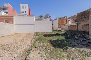Terreno en venta en El Castellar-L´Oliveral en Valencia