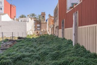 Terreno en venta en El Castellar-L´Oliveral en Valencia