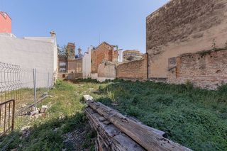 Terreno en venta en El Castellar-L´Oliveral en Valencia