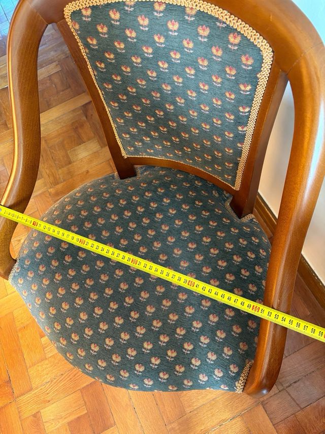 Sillón madera y tela estampado