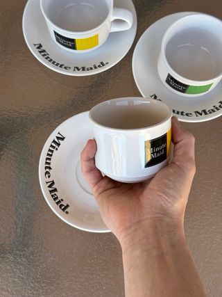 Tazas y platillos Minute Maid