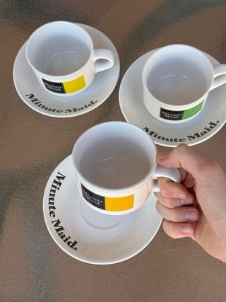 Tazas y platillos Minute Maid