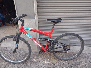 Bicicleta de montaña roja