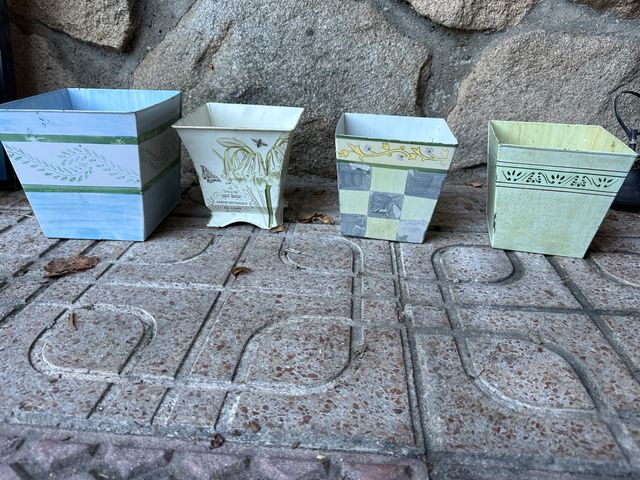 Set 4 Tiestos Metal Decorados