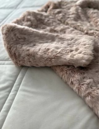 Abrigo pelo rosa palo