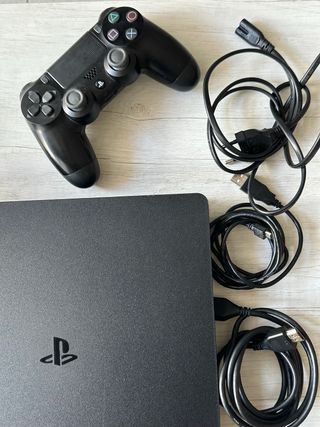 PS4 1TB + 3 Giochi Usata + joystick