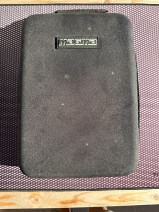 Roland SP-404A con funda Magma