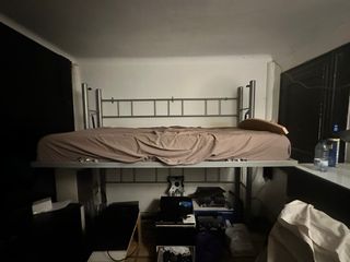 Litera alta metálica gris