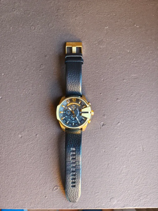 Reloj Diesel Negro y Dorado