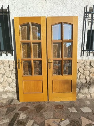 Puertas de madera con cristal espejado 20 € unidad